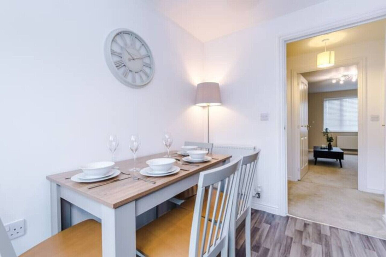 Others 5, Lovely three bed home Manchester, Rochdale