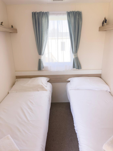 Bedroom 2, Edinburgh - Seton Sands-Salsa Caravan-Pet Friendly, East Lothian