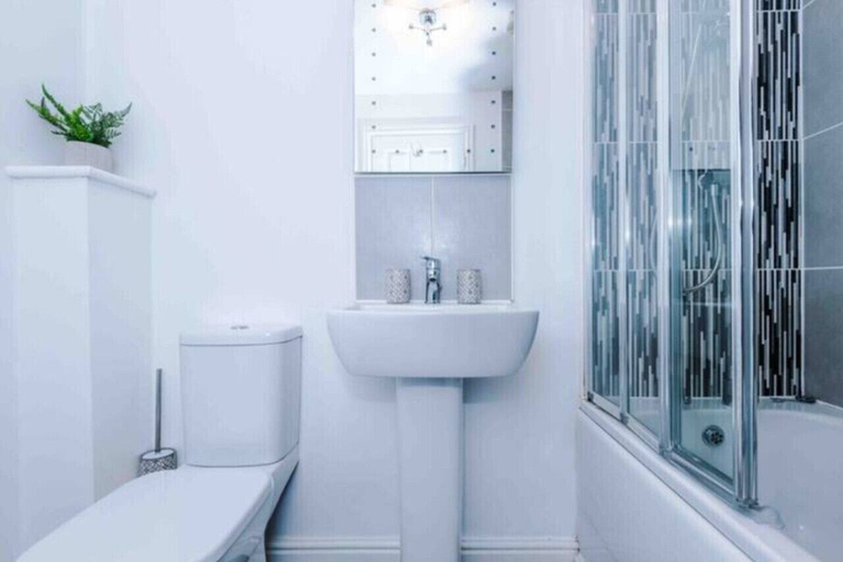 Bathroom 3, Lovely three bed home Manchester, Rochdale