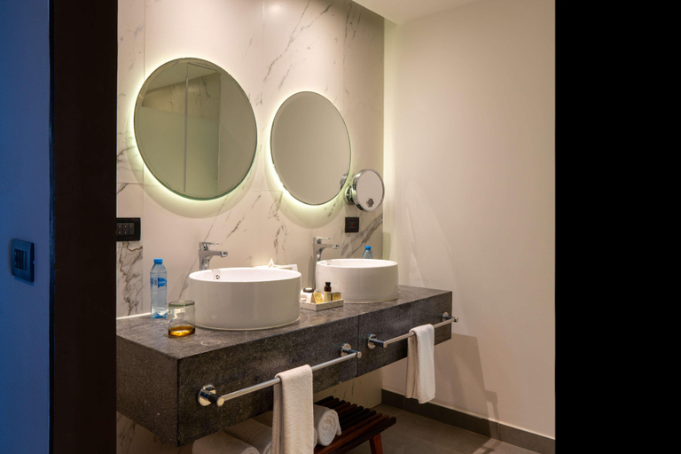 Bathroom 5, The Fives Oceanfront, Benito Juárez