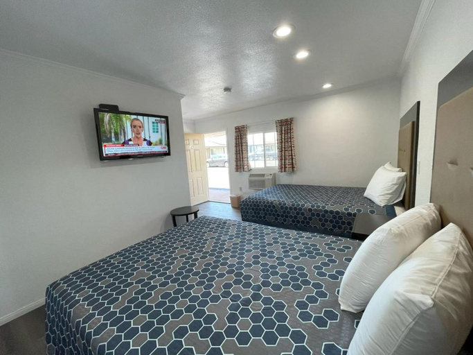 Others 4, Palm Inn, Kern