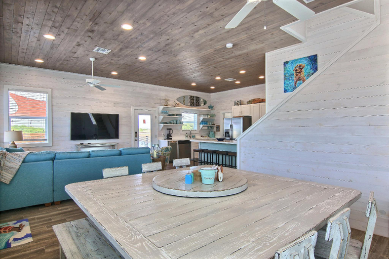 Food & Drinks, The Beach Buoy, Nueces