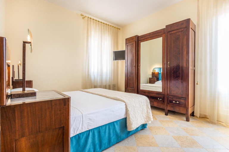 Others 5, L'HOTELPARTICULIER, Lecce