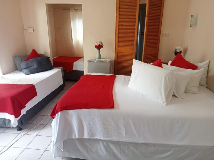 Bedroom 5, Holy and Joy guesthouse, Uthungulu