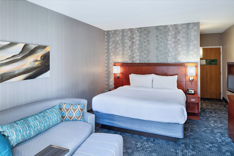 Bedroom 3, Courtyard by Marriott Cincinnati Blue Ash, Hamilton