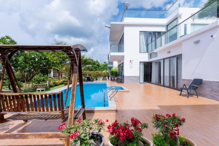 Swimming Pool 11