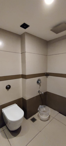 Bathroom, Hotel trees thekkady, Theni