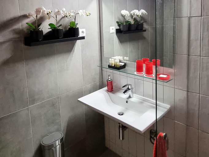 Bathroom 4, B40 Green ApartRooms, Budapesti