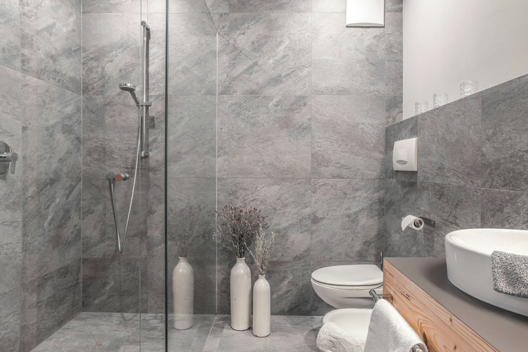Bathroom 4, Auramonte, Bolzano