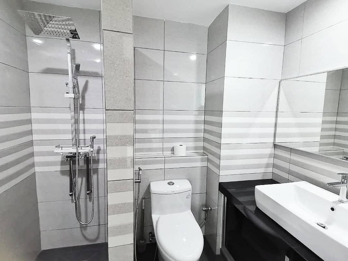 Bathroom 2, THE SUNDAVILLE SUITE*EXQUISITE 3 BEDROOMS*8 PAX, Langkawi