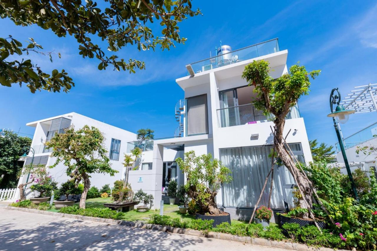Exterior 10