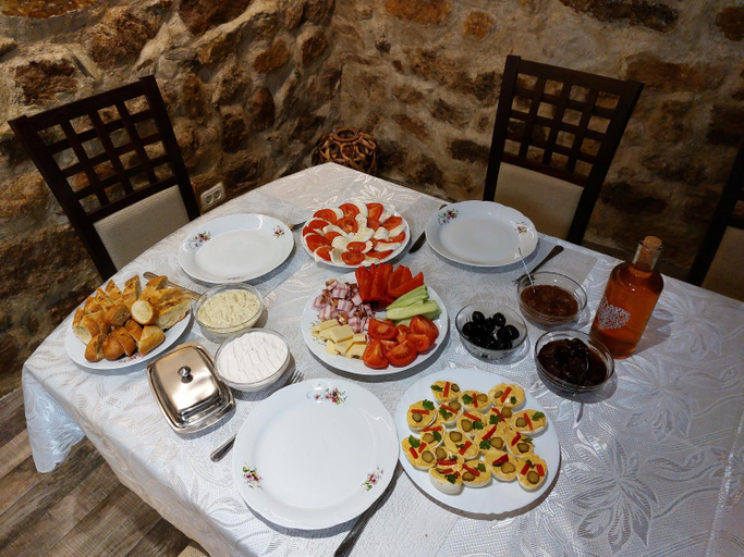 Food & Drinks, Casa Mira Svinita, Svinita