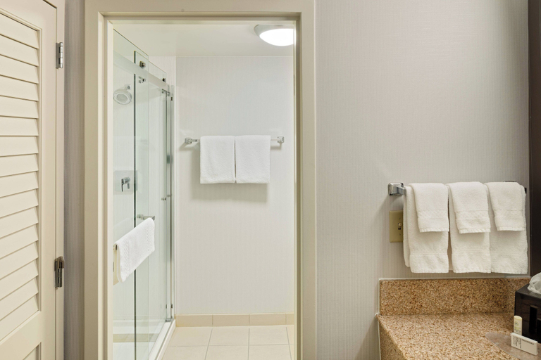 Bathroom 4, Courtyard by Marriott Cincinnati Blue Ash, Hamilton