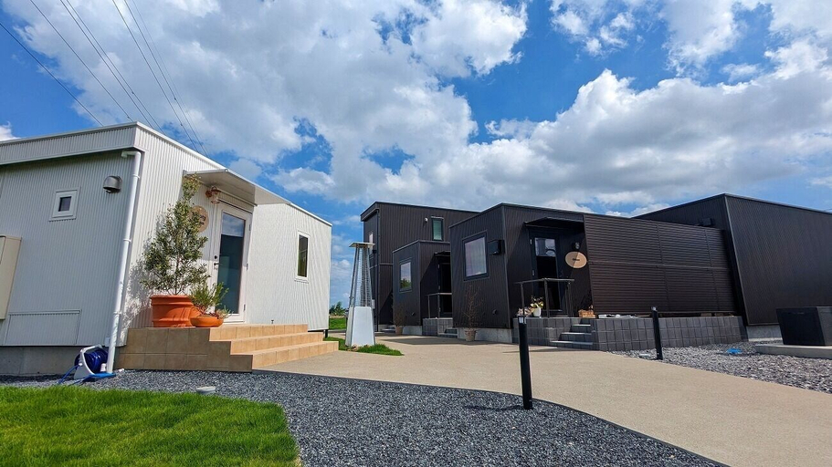 Exterior & Views