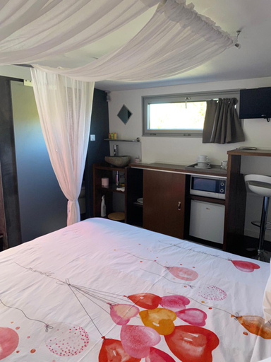 Others 2, Chambre d'hote insolite sur une peniche, Hérault