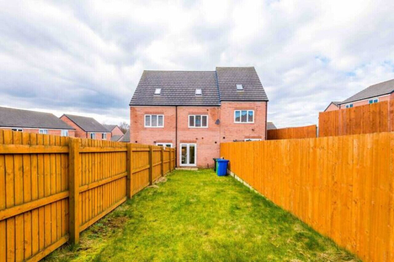 Exterior & Views 2, Lovely three bed home Manchester, Rochdale