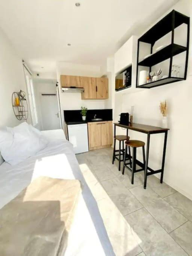 Studio cosy, calme avec cour exterieure, 1er etage, Loiret