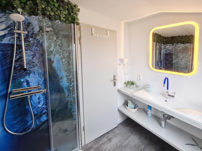 Bathroom 3, Friesenstraße 13, Wittmund
