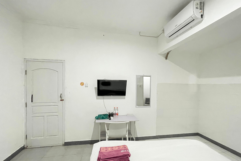 Urbanview Syariah Sasarengan Inn near RSUD Waled Cirebon - Tap to explore photos