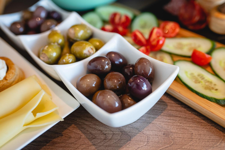 Food & Drinks 5, Privilege Suit SLiema