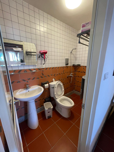 Bathroom 5, Lanshe Gate, Kinmen