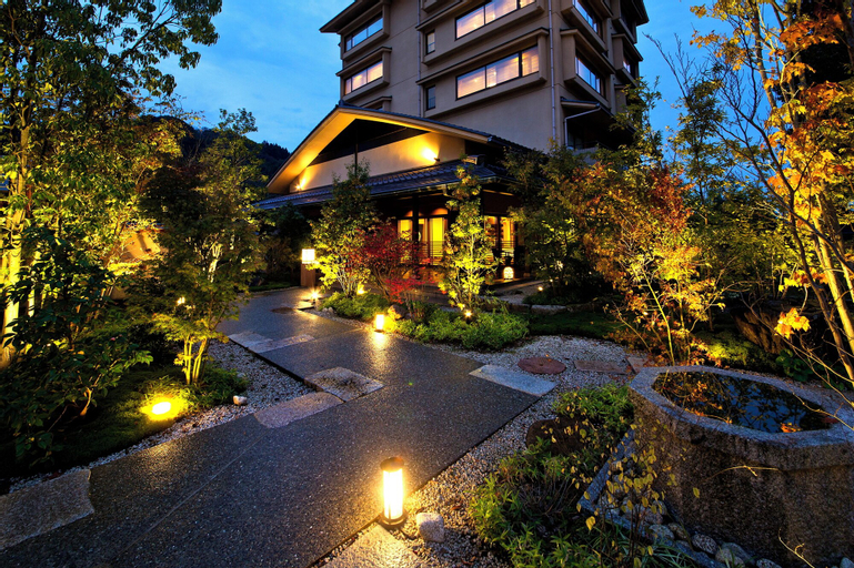 Kanazawa YuOnsen Hyakurakusou, Kanazawa