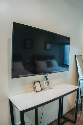 Others 5, The House of Five - Brand New Hotel Style Condo, Makati City