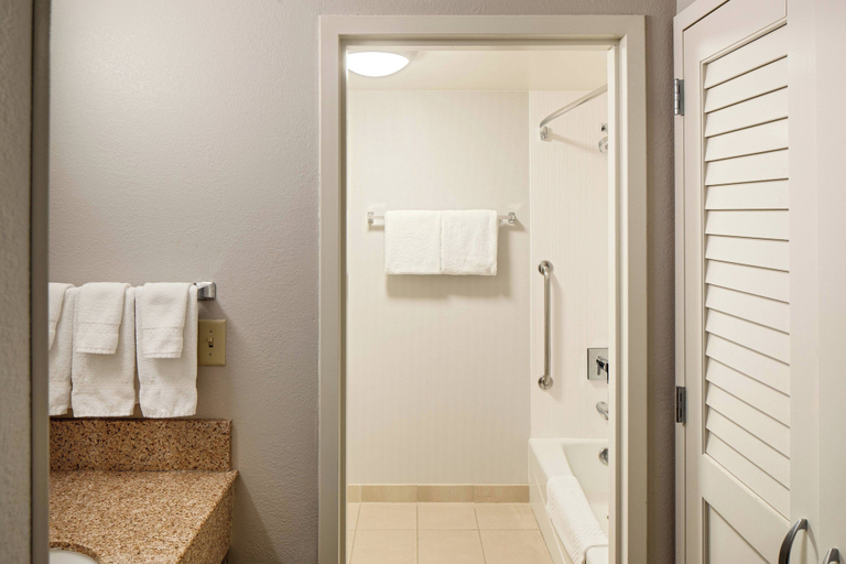 Bathroom 4, Courtyard by Marriott Cincinnati Blue Ash, Cincinnati
