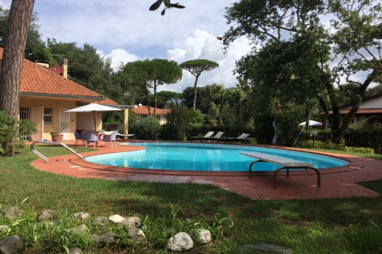 Villa Piero with pool, Lucca