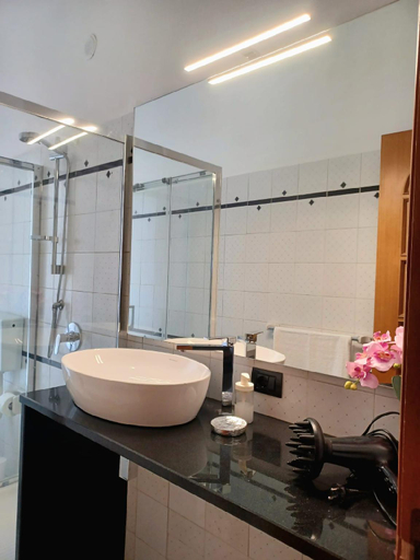 Bathroom 2, CasaEtnaMarty, Catania