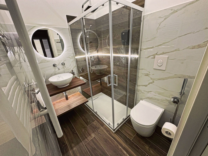 Bathroom 5, Central Vasto Histonium, Chieti