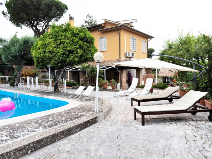 Pool 2, Belvilla by OYO Villa Teodora, Roma