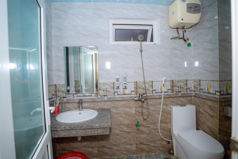 Bathroom, Lai Dinh Hotel, Sầm Sơn