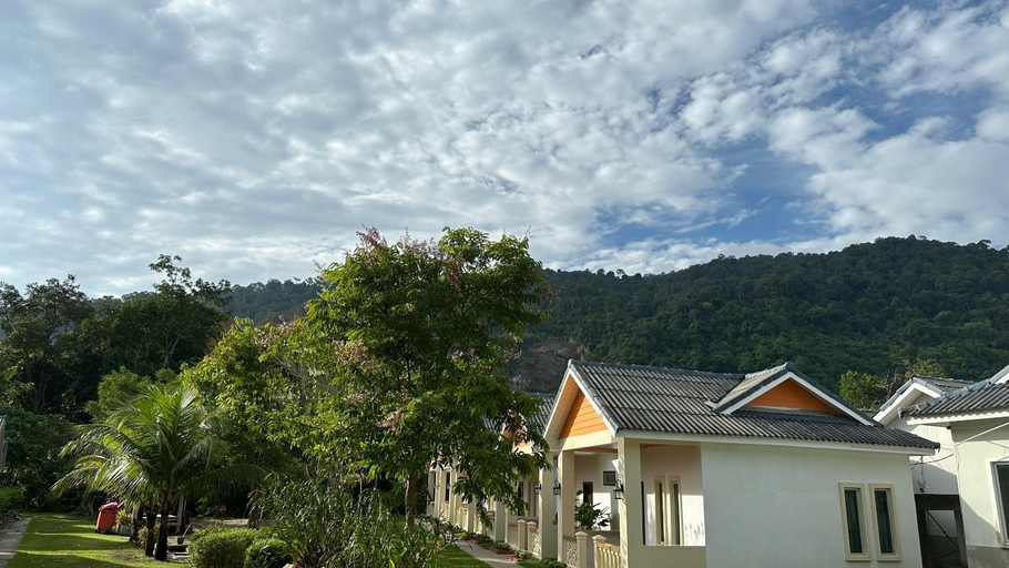 Exterior & Views