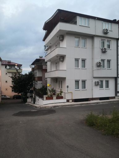 Others 5, EST Suite Apart, Merkez