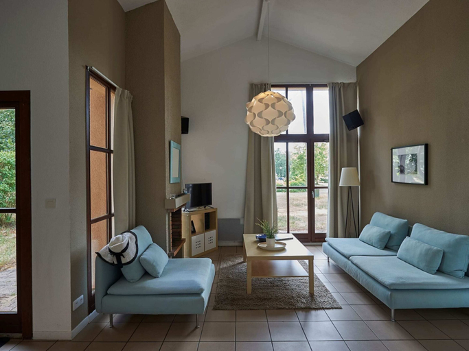 Living room 3, Villa in France With Private Garden, Gironde