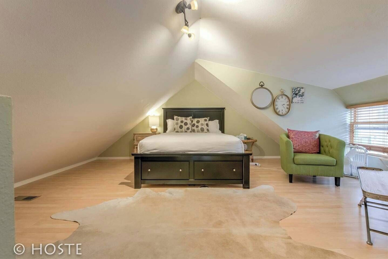 Bedroom 3, Chic Boutique Wine + Mtns Walk Everywhere, El Paso