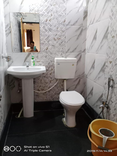 Bathroom 2, Vamoose Sujata Residency, Sundargarh