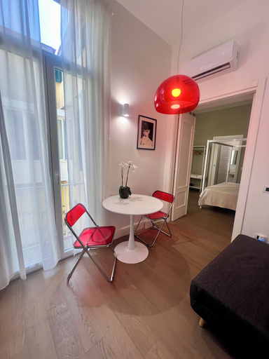 Others 5, Lion suite, Napoli