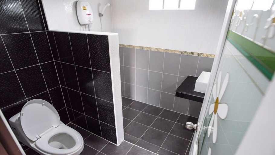 Bathroom 3, The Grand NP Resort, Hat Yai