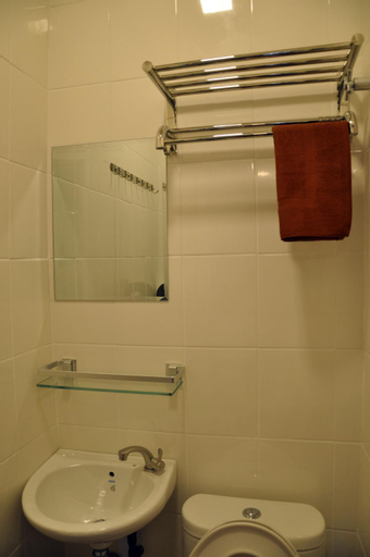 Bathroom 13
