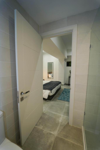 Others 3, Private rooms with bathroom in Valletta