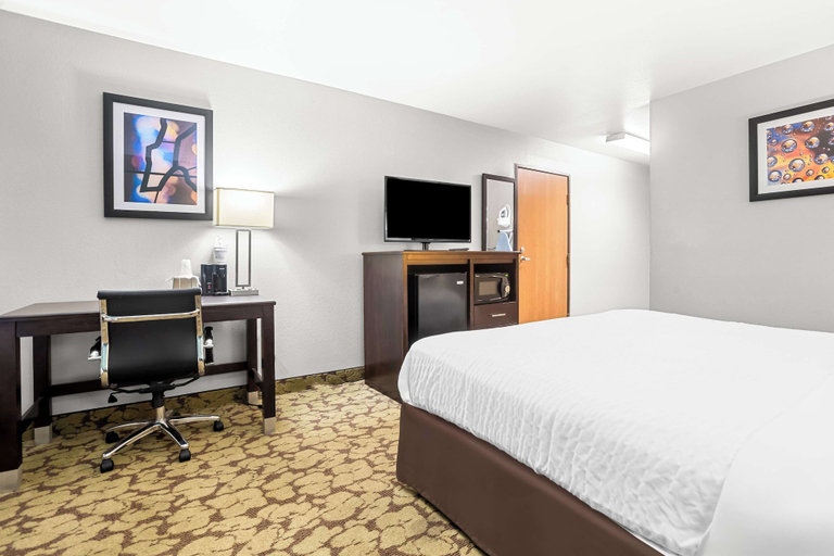 Bedroom 3, SureStay Plus Hotel by Best Western Bettendorf, Scott