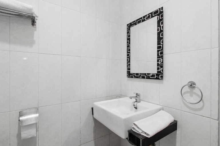 Bathroom 12