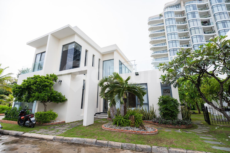 Exterior 15