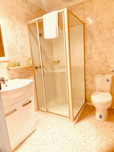 Bathroom 4, Hillview House Launceston, Launceston - Pt B