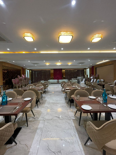Food & Drinks 5, Hotel Three Seasons, Mathura