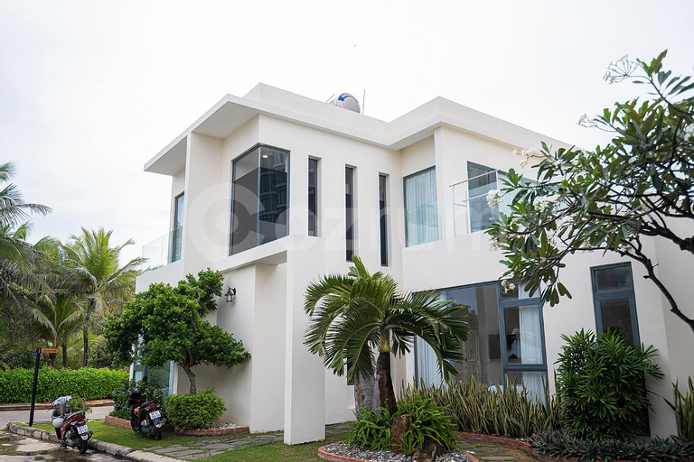 Exterior 13
