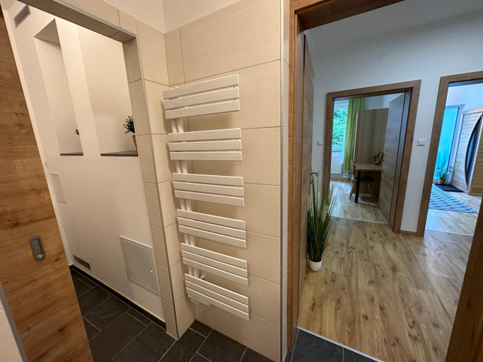 Bathroom 1, Postlingbergoase, Linz