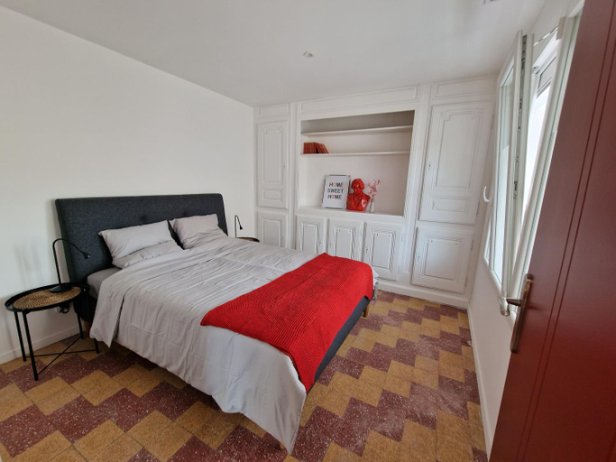 4, maison PING ,en face des arenes, Hérault